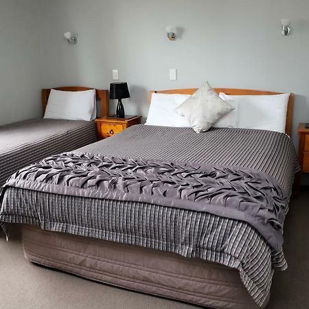 Coronation Park Motels Ashburton Buitenkant foto