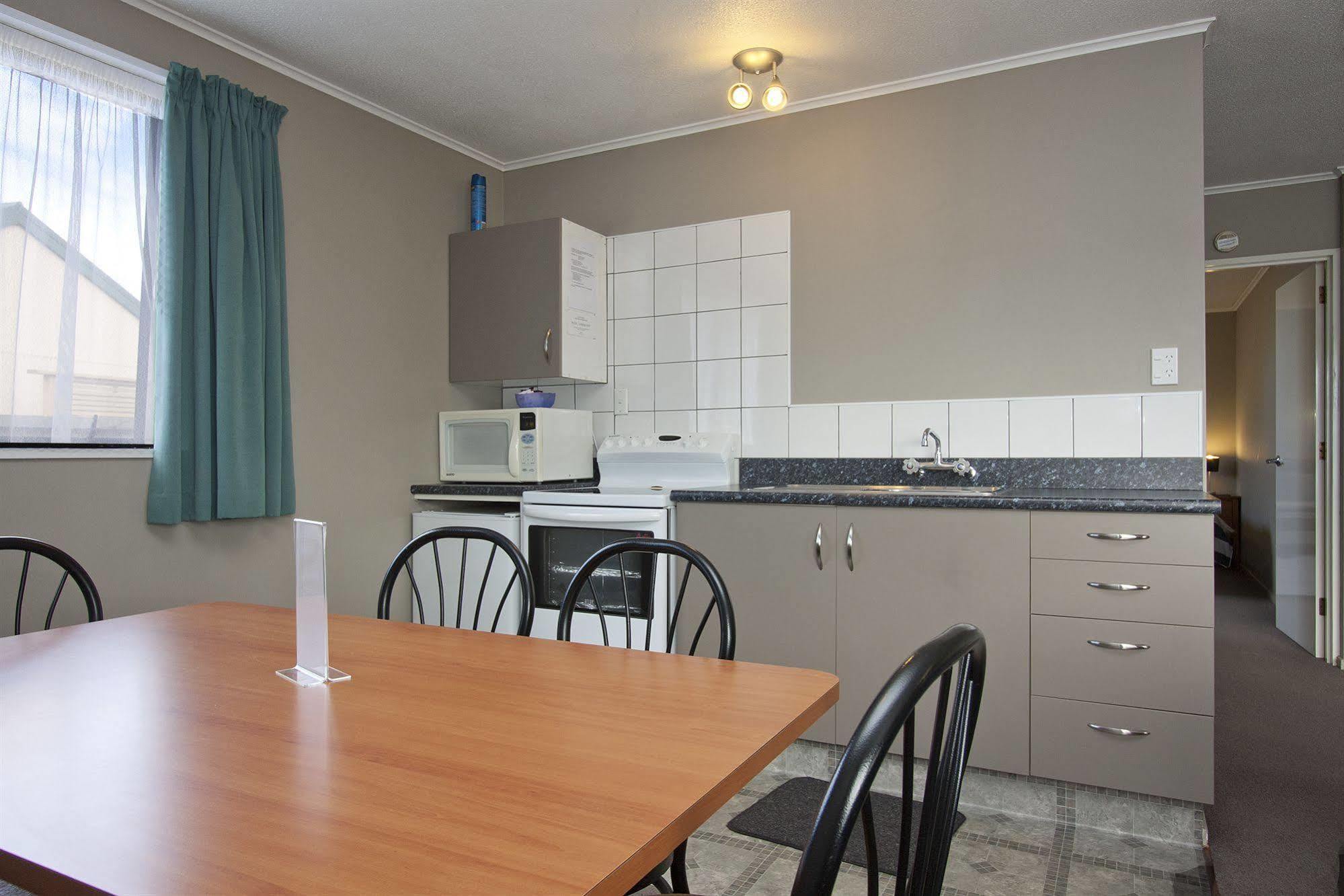 Coronation Park Motels Ashburton Buitenkant foto