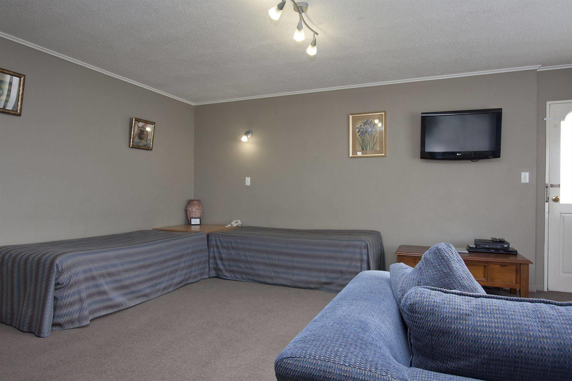 Coronation Park Motels Ashburton Buitenkant foto