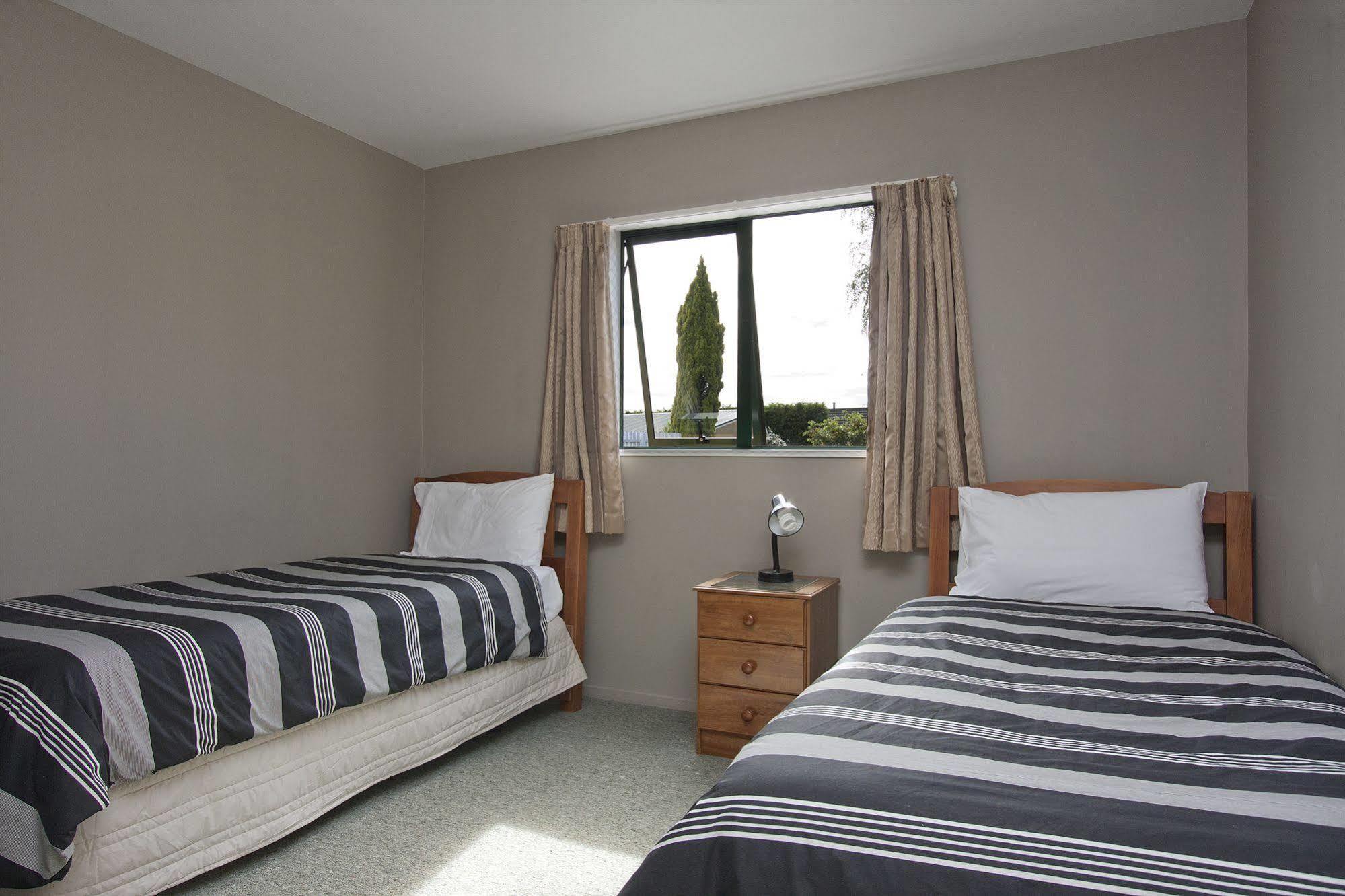 Coronation Park Motels Ashburton Buitenkant foto