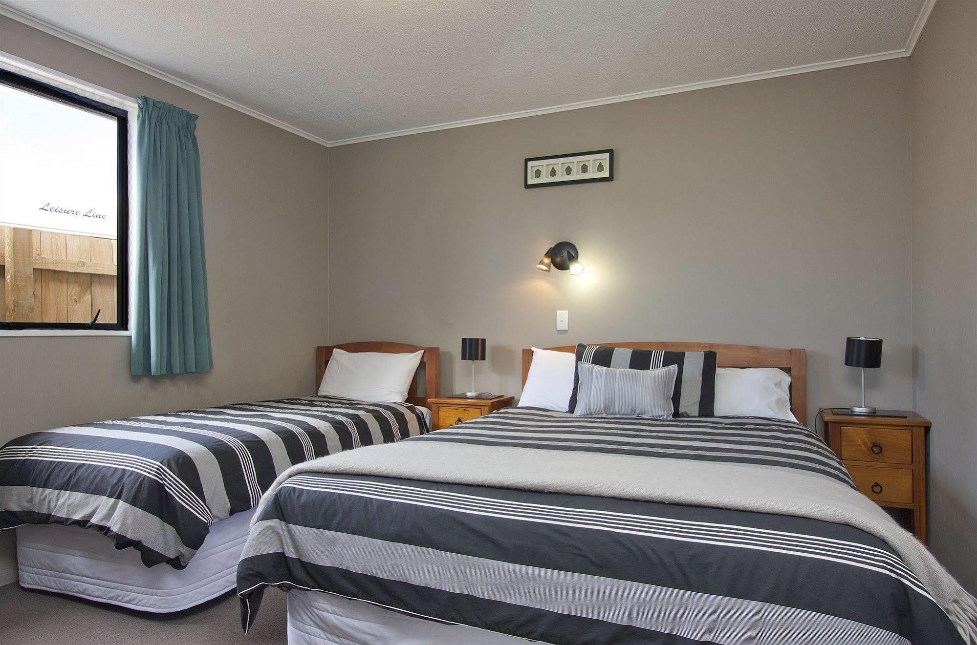 Coronation Park Motels Ashburton Buitenkant foto