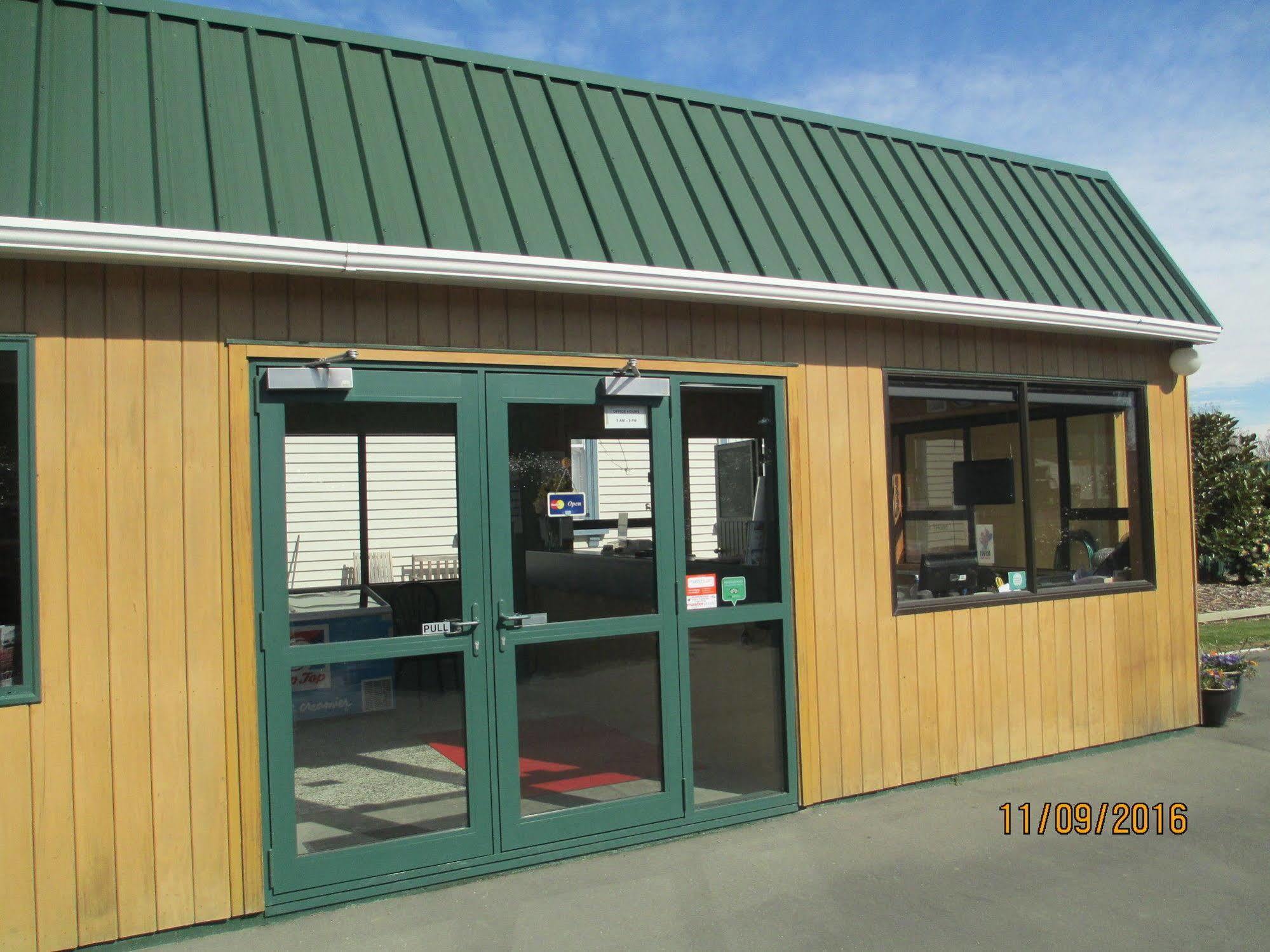 Coronation Park Motels Ashburton Buitenkant foto
