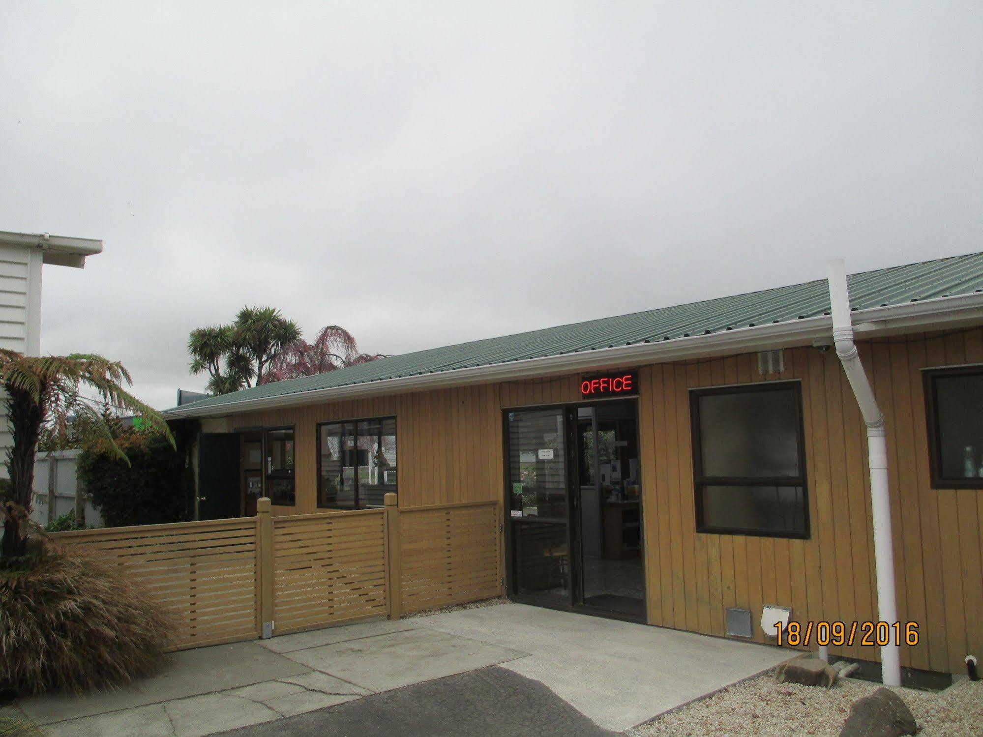 Coronation Park Motels Ashburton Buitenkant foto