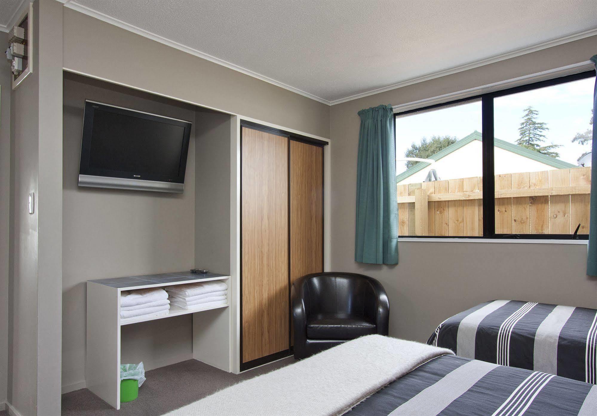Coronation Park Motels Ashburton Buitenkant foto