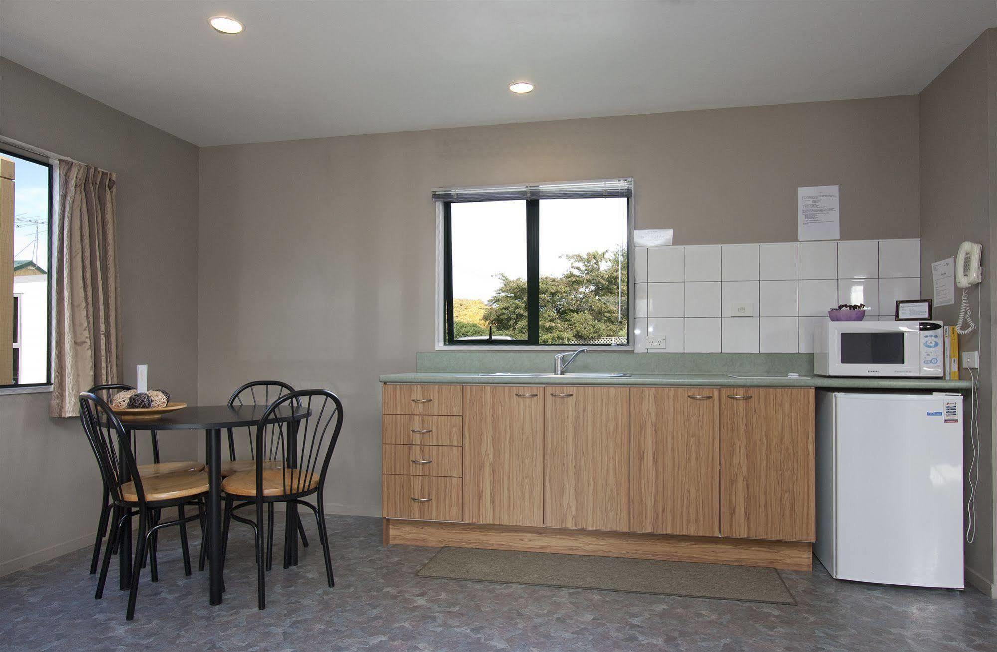 Coronation Park Motels Ashburton Buitenkant foto