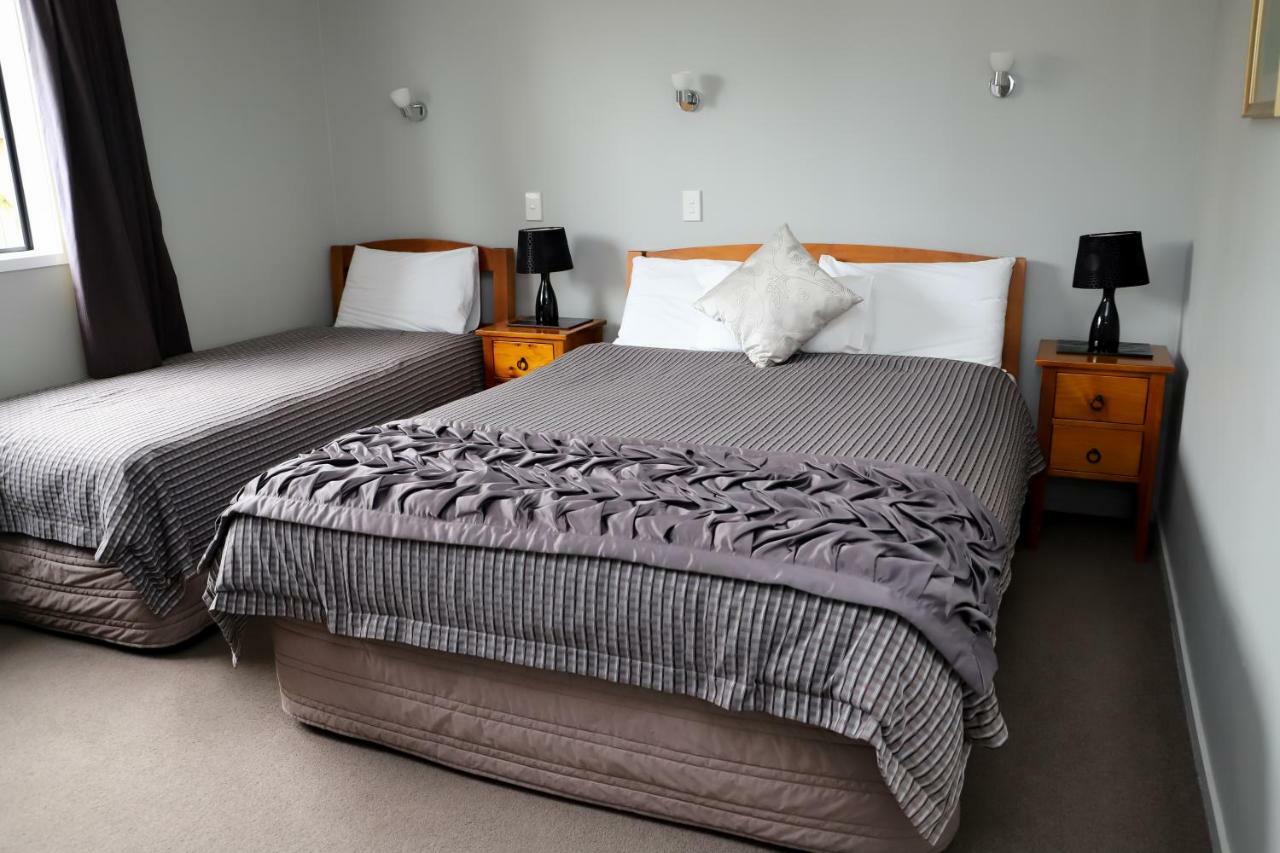 Coronation Park Motels Ashburton Buitenkant foto