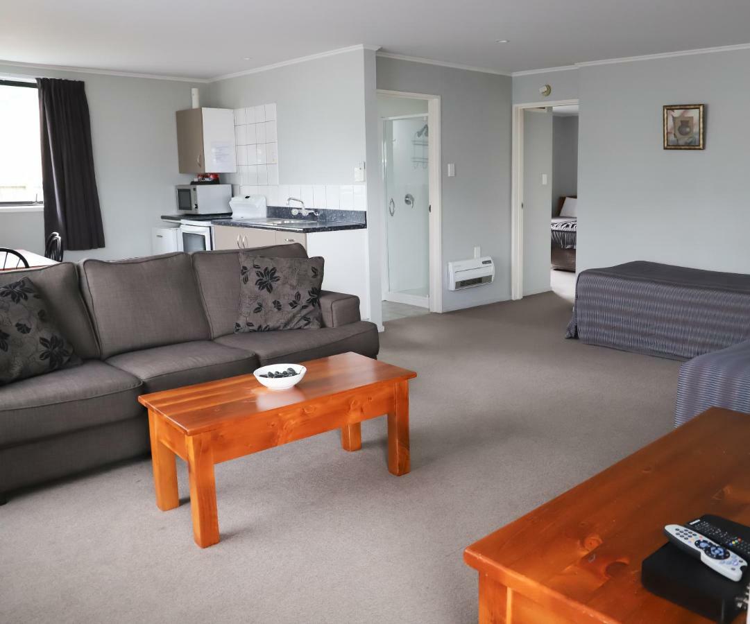 Coronation Park Motels Ashburton Buitenkant foto