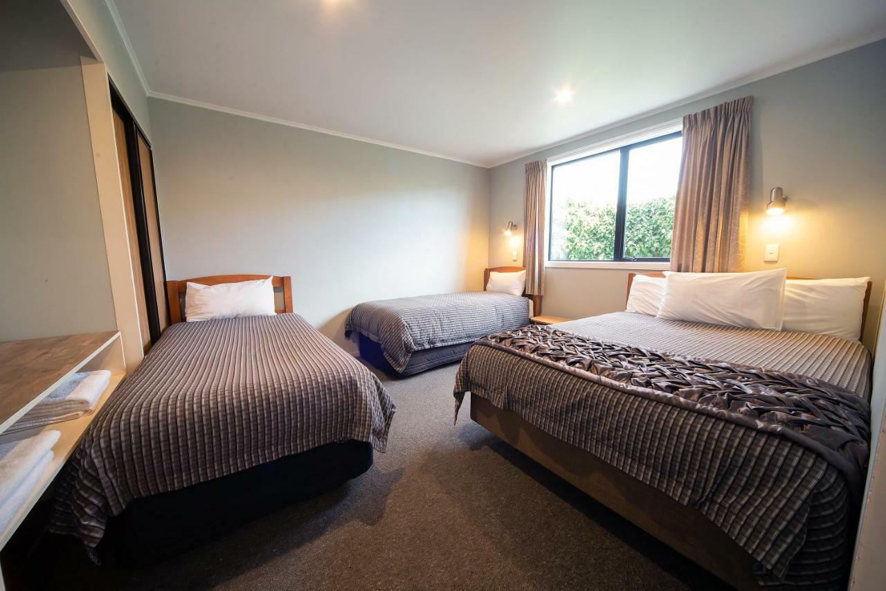 Coronation Park Motels Ashburton Buitenkant foto