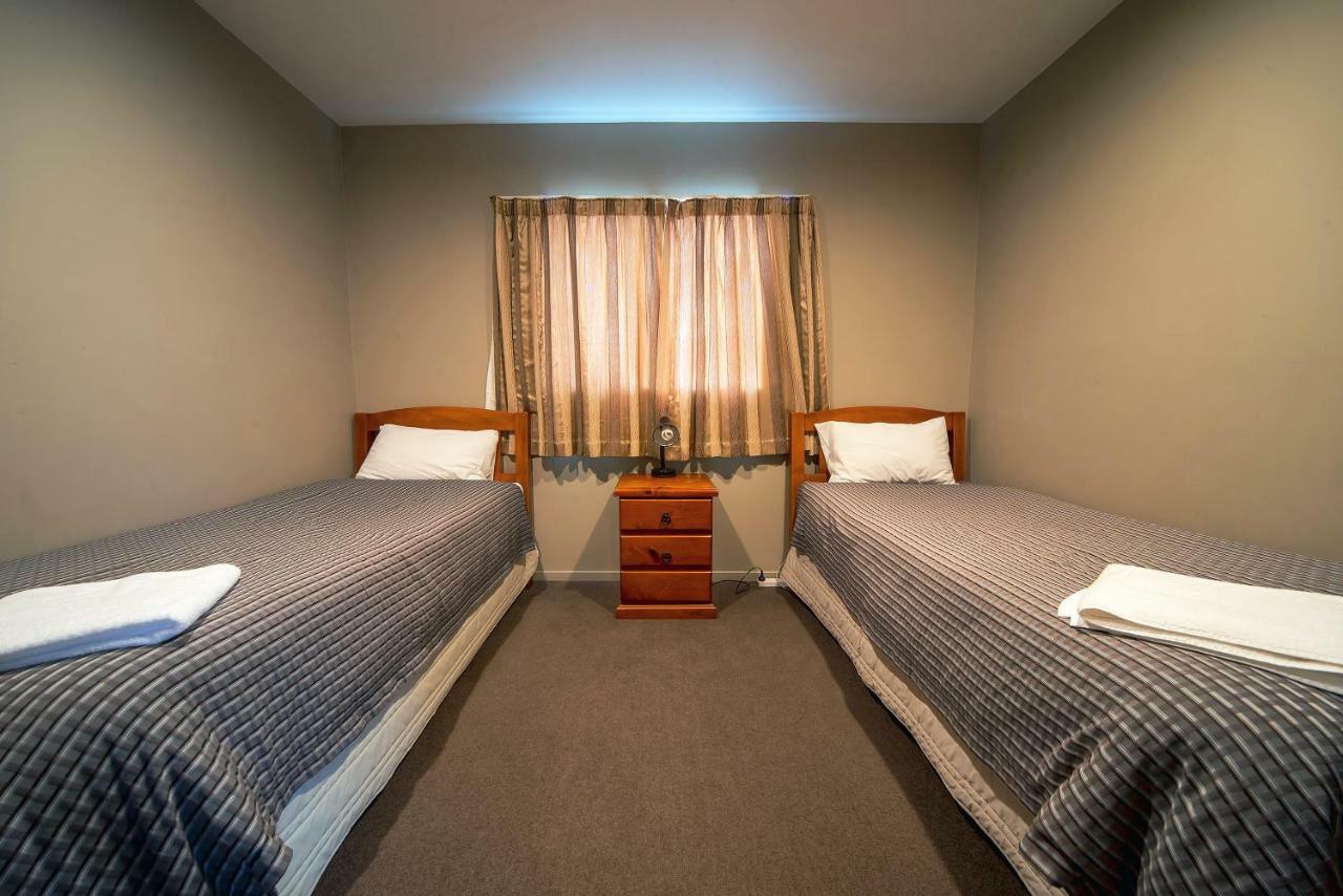 Coronation Park Motels Ashburton Buitenkant foto